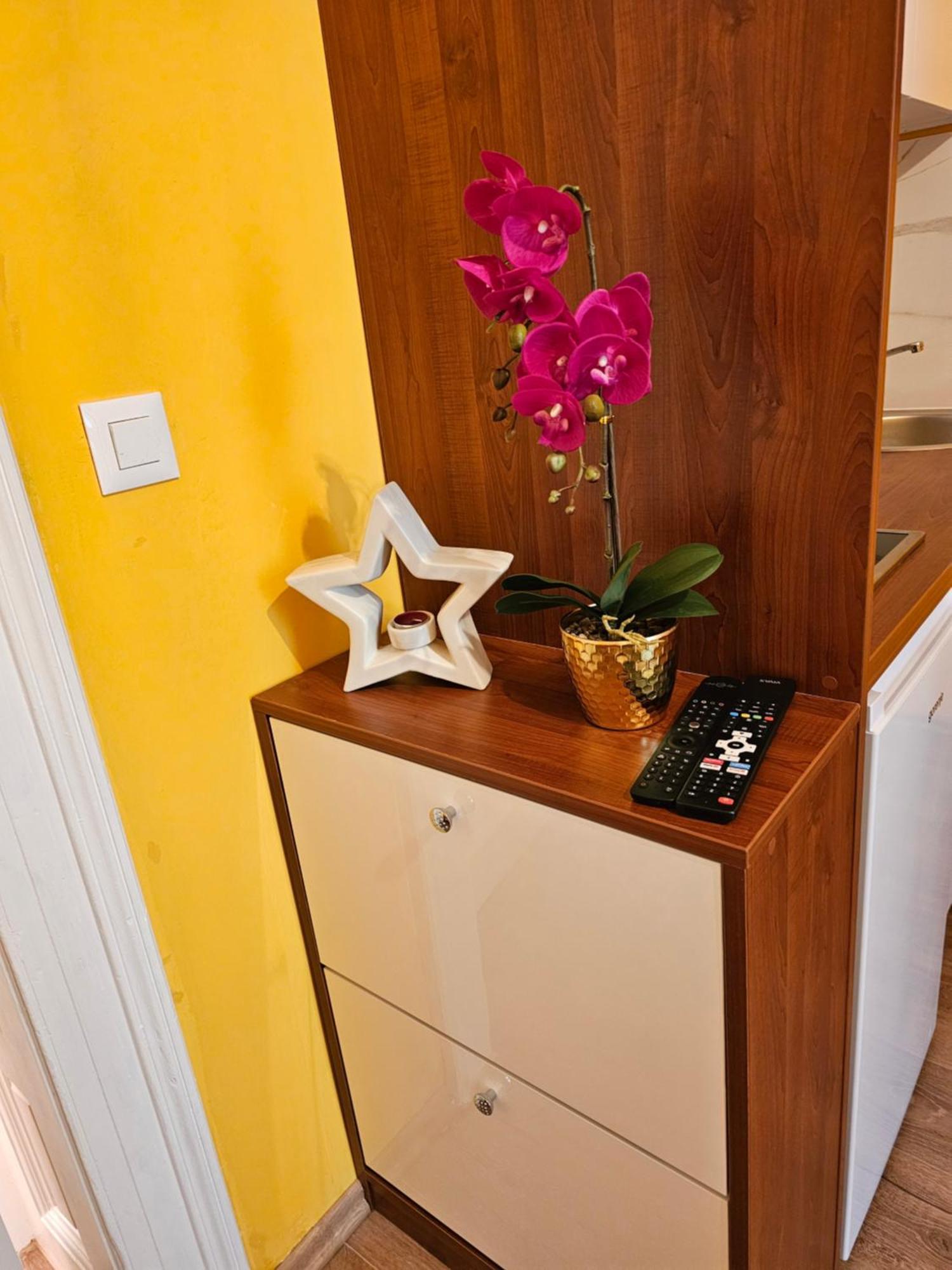 מוסטר R&N Familiy Apartments מראה חיצוני תמונה